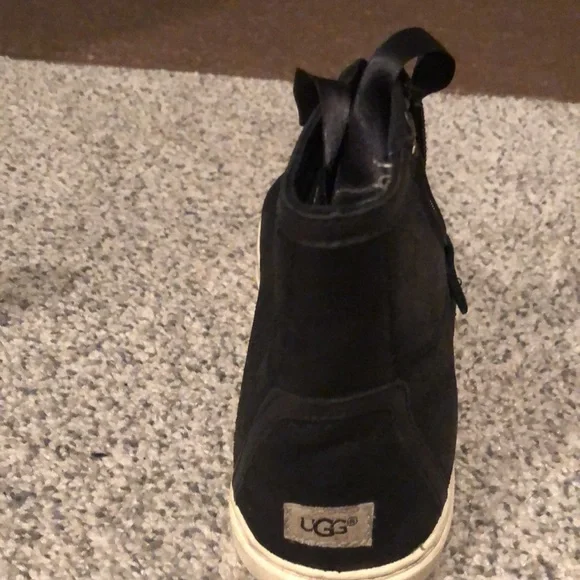 Ugg shoes - Picture 2 of 2